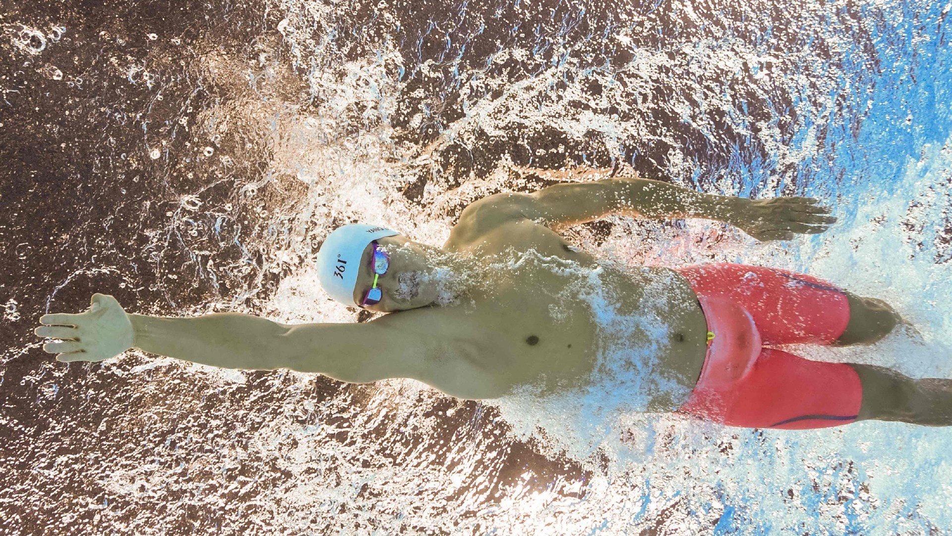 塞内加尔骑手马马杜·巴在非洲马术锦标赛上首次亮相即夺得障碍赛银牌,表现出色。